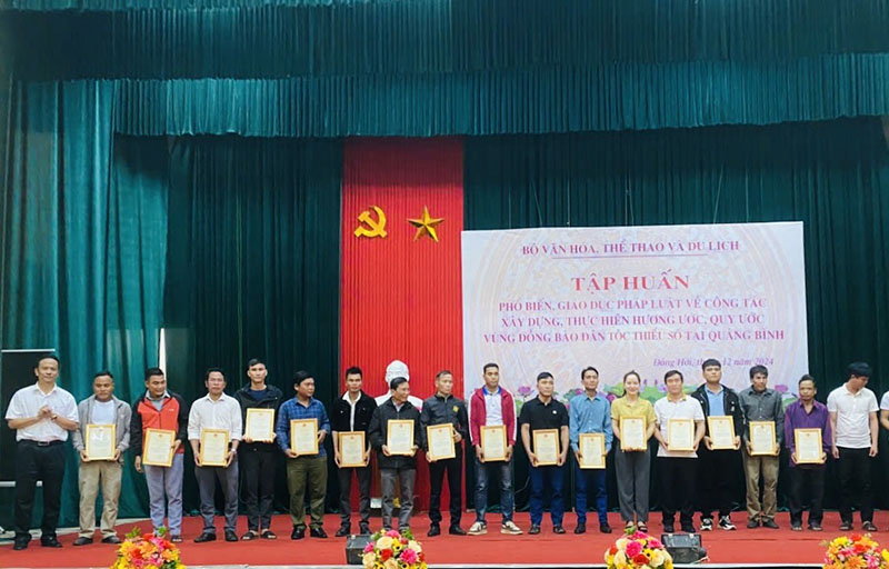 Phổ biến, giáo dục pháp luật về xây dựng, thực hiện hương ước, quy ước vùng đồng bào dân tộc thiểu số