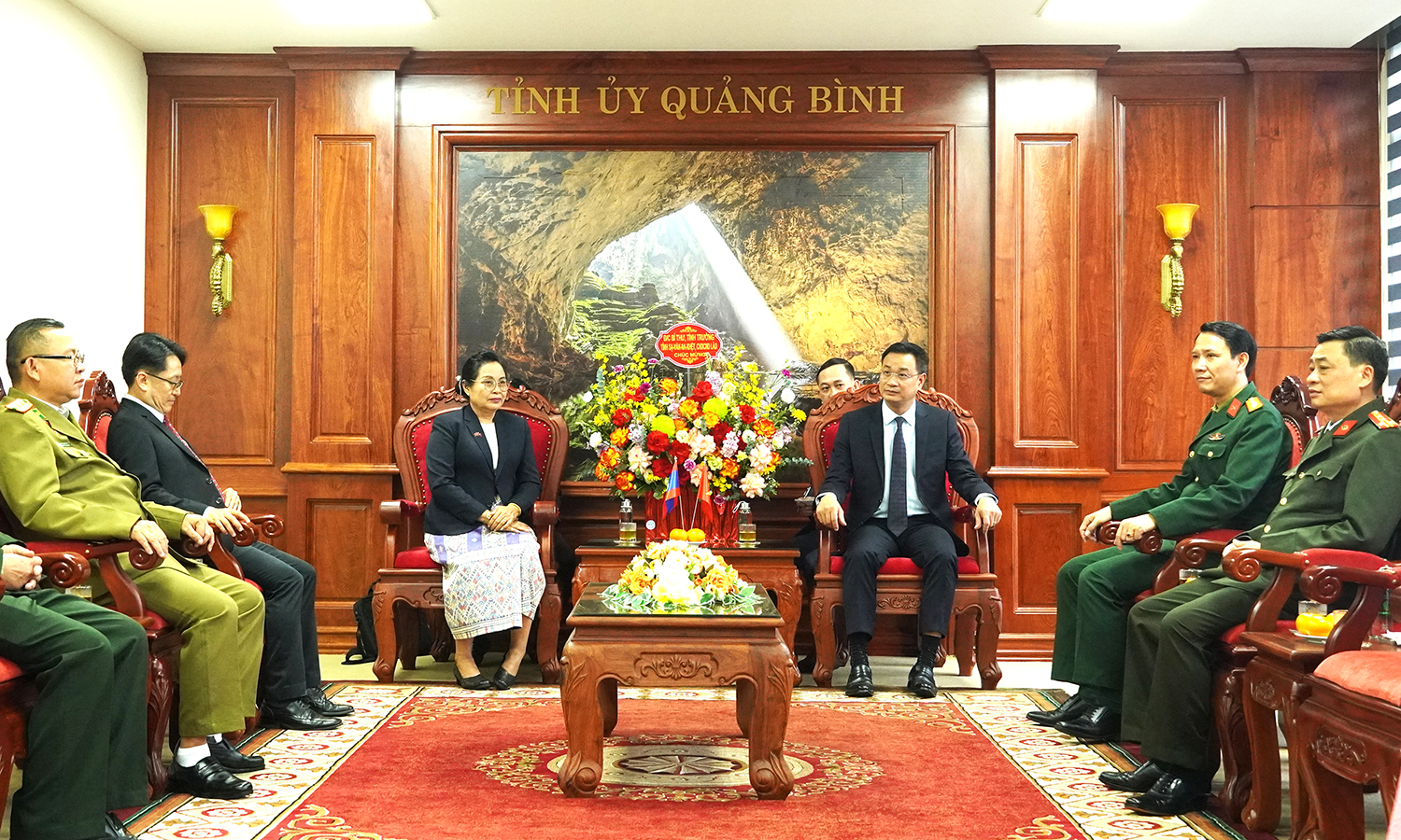 Đồng chí Bí thư Tỉnh ủy tiếp xã giao đoàn đại biểu biên giới tỉnh Sạ-vẳn-na-khệt