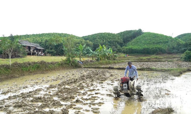 Đồng bào dân tộc thiểu số tích cực tham gia phong trào thi đua yêu nước