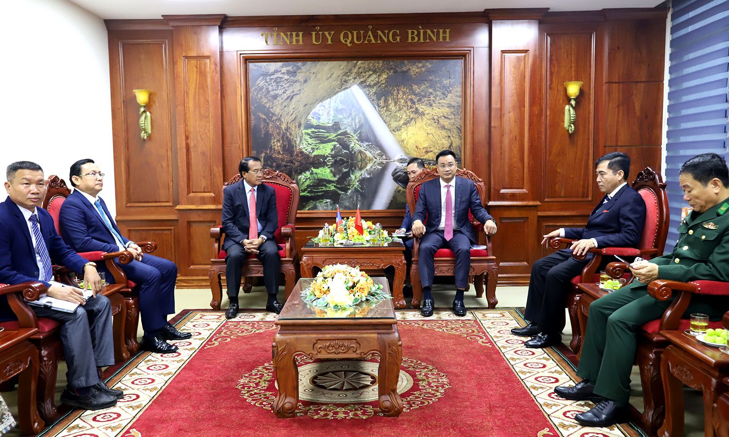 Đồng chí Bí thư Tỉnh ủy tiếp xã giao đoàn công tác tỉnh Khăm Muồn