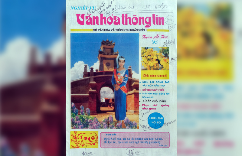 Thấm ướt ngọn bút