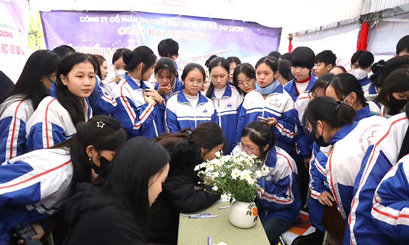 Ngày hội tư vấn tuyển sinh giáo dục nghề nghiệp tại huyện Lệ Thủy