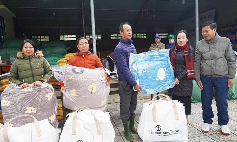 Hỗ trợ người dân Lệ Thủy khắc phục hậu quả thiên tai