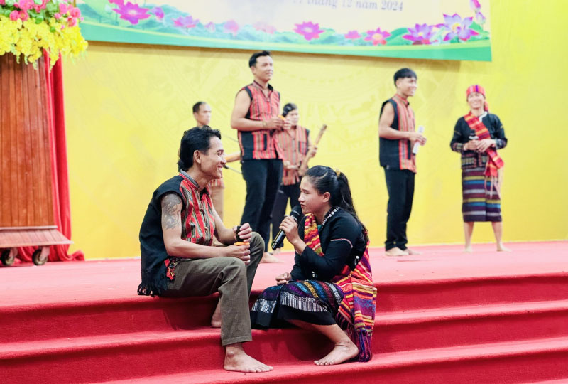 Để tiếng chiêng mãi ngân xa