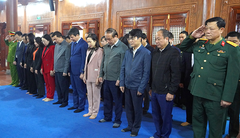 TP. Đồng Hới: Dâng hoa, dâng hương tưởng nhớ Bác Hồ và các anh hùng liệt sỹ