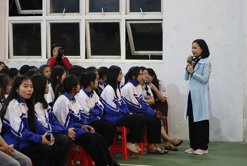Tuyên truyền phòng, chống bạo lực gia đình và bình đẳng giới cho học sinh dân tộc thiểu số