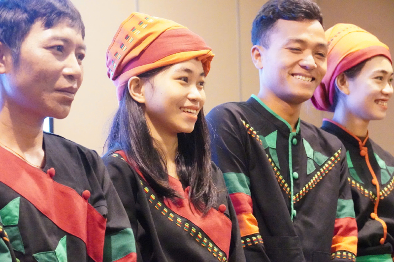 Bảo tồn và phát huy giá trị văn hóa đồng bào Chứt-Bài 2: Hành trình từ vỏ cây đến… sắc vải