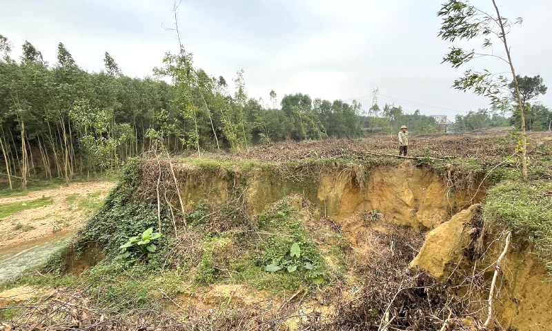 Sống thấp thỏm với nỗi lo sạt lở