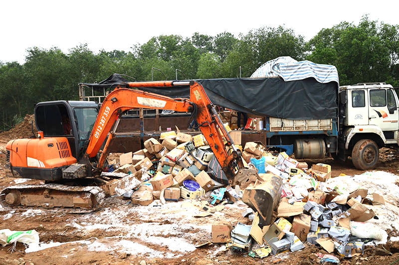 Tiêu hủy trên 17.000 sản phẩm hàng hóa vi phạm