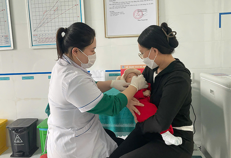 Triển khai tốt việc cho trẻ uống vắc-xin Rota miễn phí