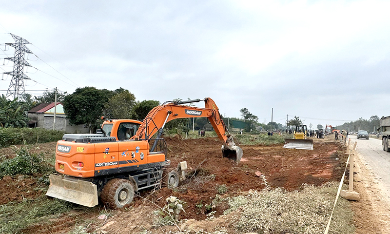 Lệ Thủy: Người dân bàn giao mặt bằng thực hiện dự án đường bộ cao tốc Bắc-Nam