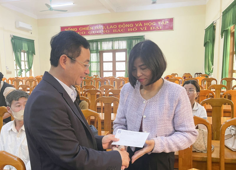 Thắp lên ngọn lửa yêu thương