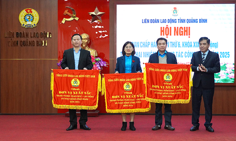 Tập trung phát triển đoàn viên, tham gia xây dựng Đảng trong sạch, vững mạnh