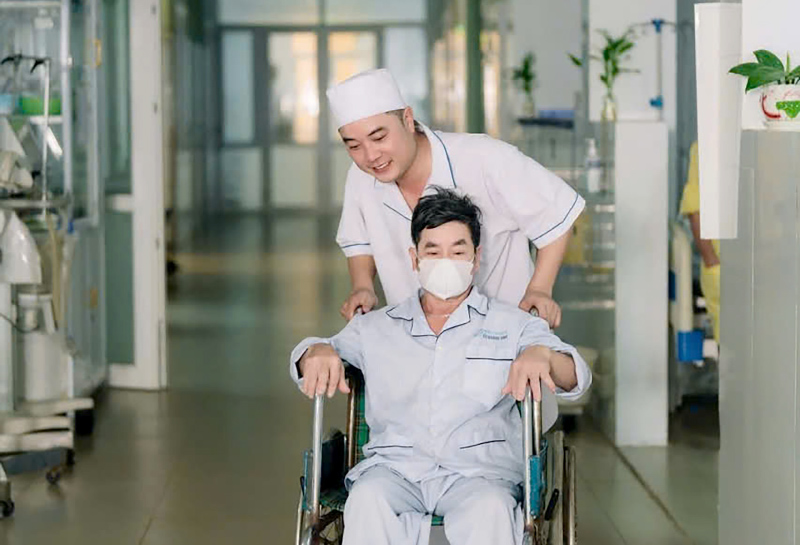 Người điều dưỡng tận tâm