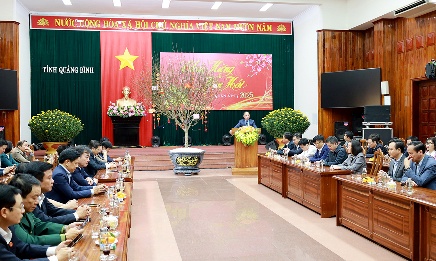 Gặp mặt cán bộ chủ chốt của tỉnh nhân dịp Tết Nguyên đán Ất Tỵ 2025