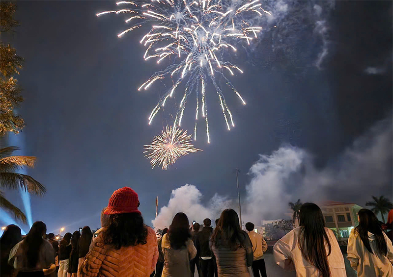 Bố Trạch: Tổ chức chương trình văn nghệ, bắn pháo hoa chào đón năm mới 2025