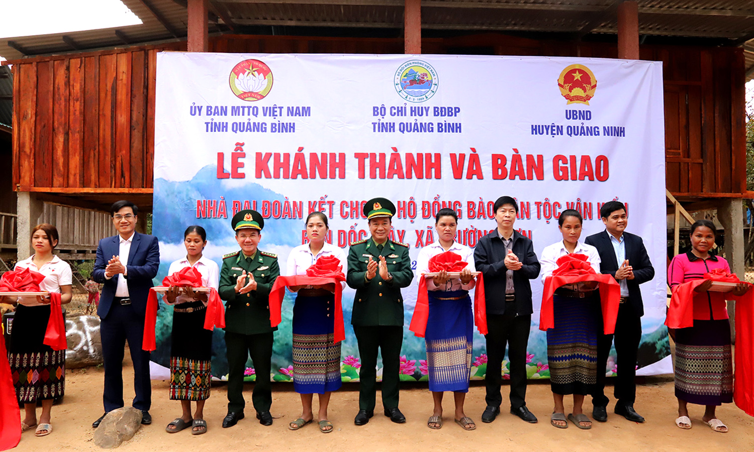 Mùa Xuân... "cõng" nhà lên non!