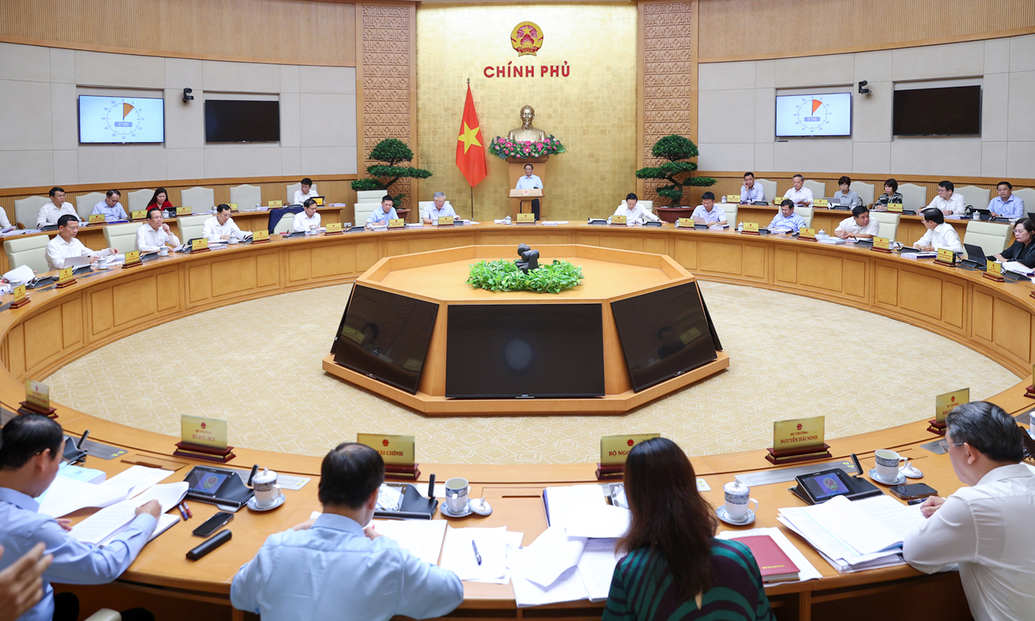 Sắp xếp, tinh gọn tổ chức bộ máy bên trong của những bộ, ngành còn lại