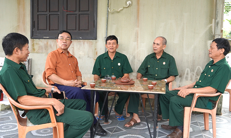 Nêu gương sáng, thúc đẩy cuộc cách mạng sắp xếp, tinh gọn bộ máy hệ thống chính trị