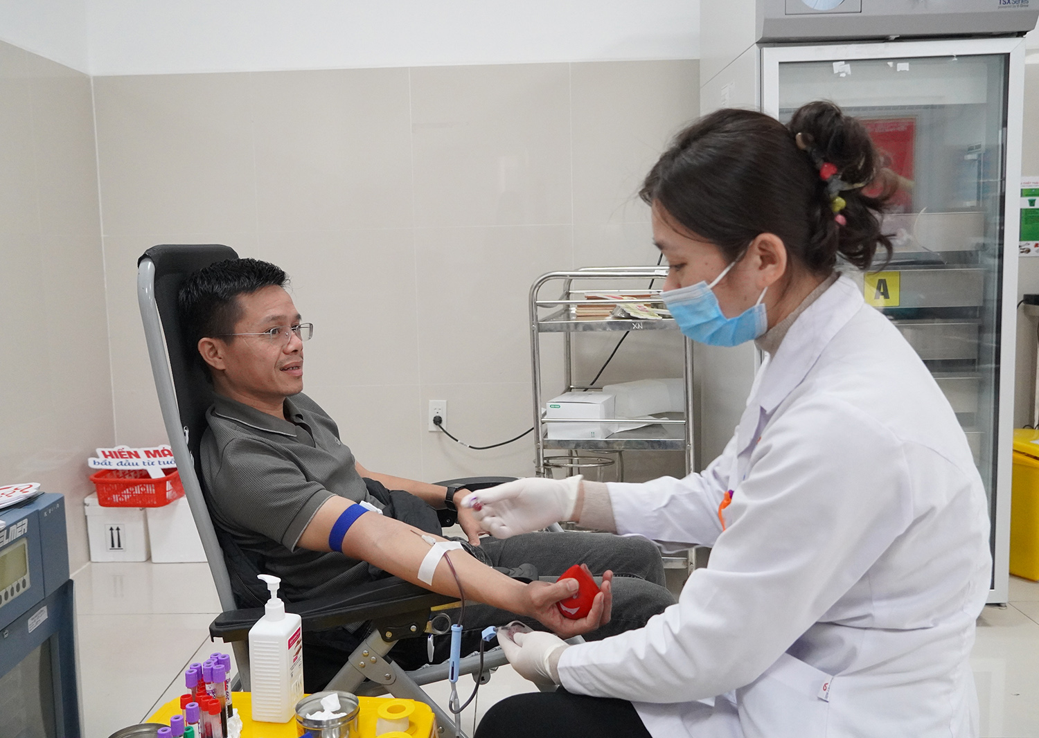 Khan hiếm máu cho nhu cầu cấp cứu, điều trị