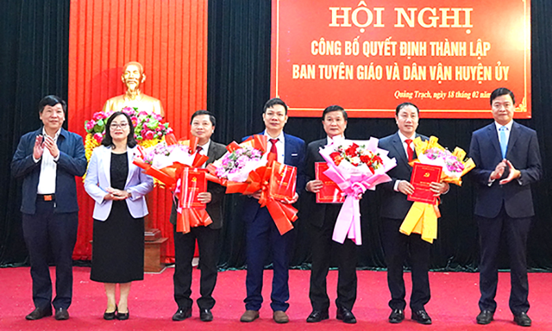 Công bố quyết định thành lập Ban Tuyên giáo và Dân vận Huyện ủy Quảng Trạch