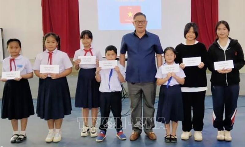 Học sinh tại Lào tham dự Cuộc thi "Em yêu tiếng Việt"