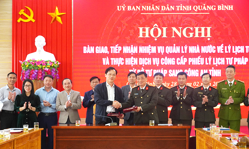 Bàn giao, tiếp nhận nhiệm vụ quản lý nhà nước về lý lịch tư pháp