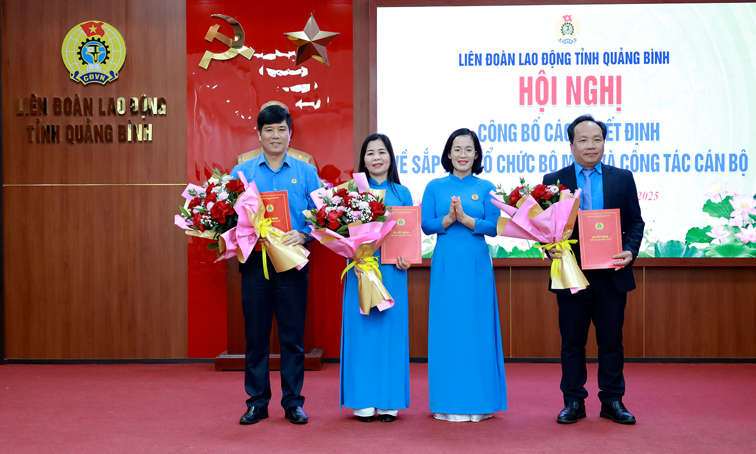 LĐLĐ tỉnh công bố các quyết định về sắp xếp tổ chức bộ máy và công tác cán bộ