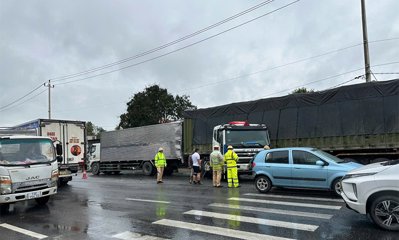 Bố Trạch: Tai nạn giao thông liên hoàn trên Quốc lộ 1