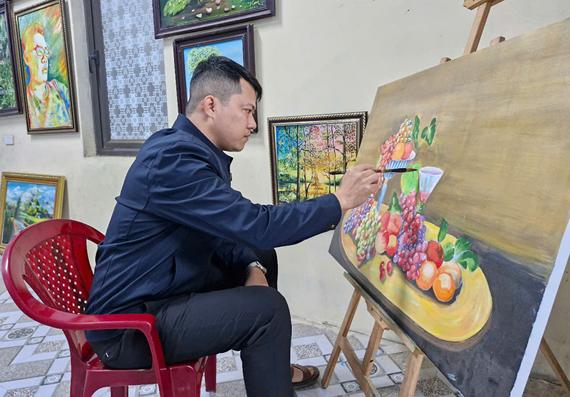 Người trưởng thôn mê vẽ tranh