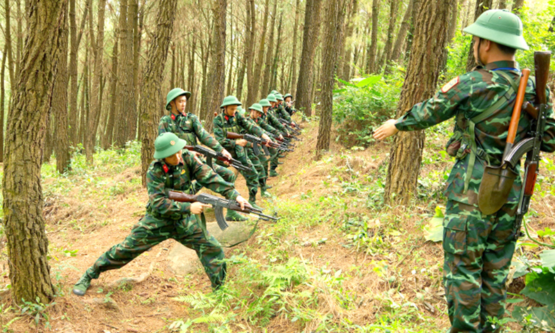 "Quyết chí lập công, tô hồng truyền thống" ở Đại đội chiến sĩ mới