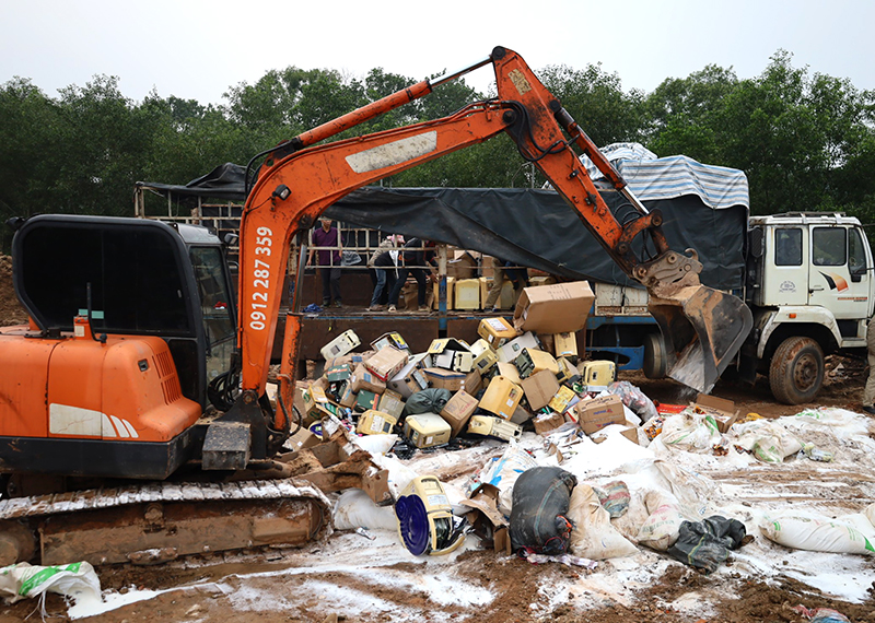 Xử lý 13 vụ vi phạm về buôn lậu, gian lận thương mại và hàng giả