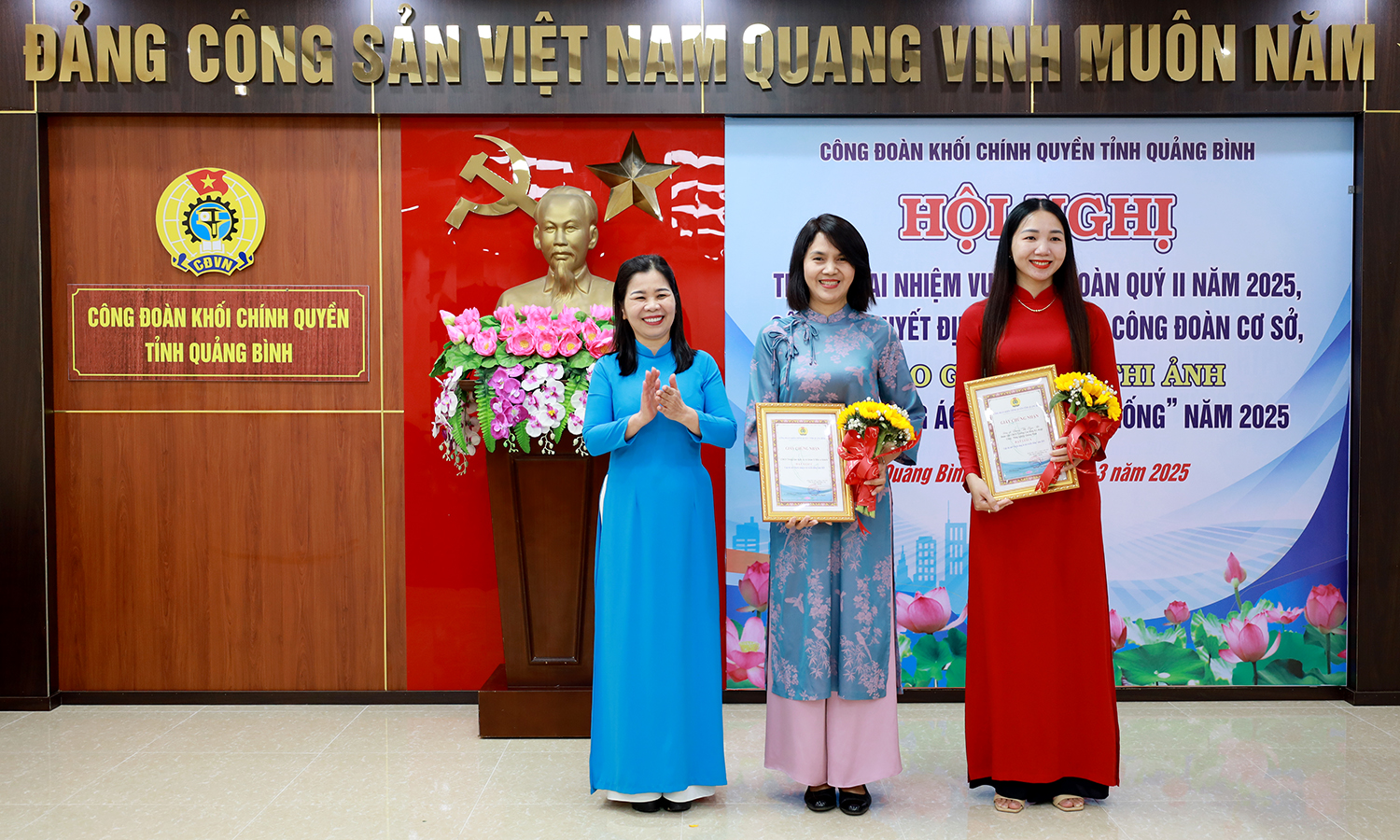 Trao giải cuộc thi ảnh nét đẹp áo dài truyền thống