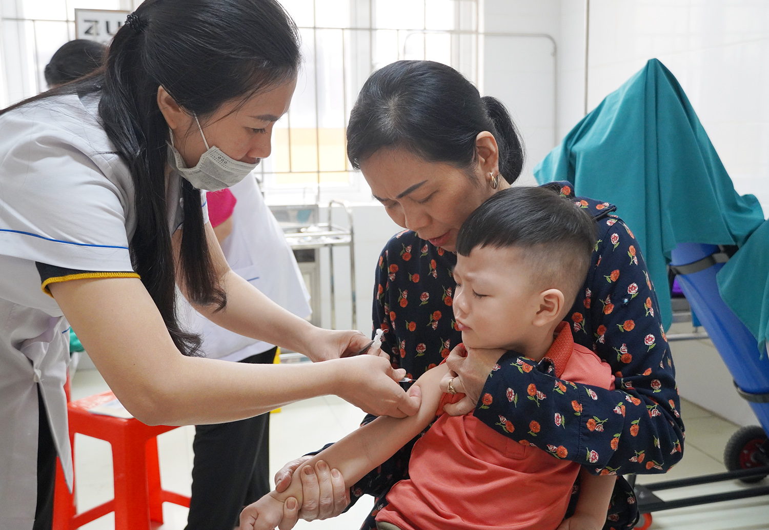 Tổng lực cho chiến dịch tiêm chủng vắc-xin sởi