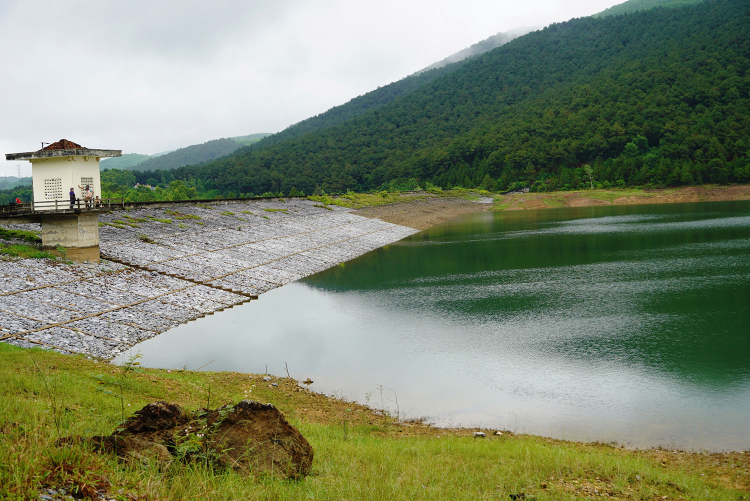 Nâng cấp, sửa chữa bảo đảm an toàn đập, hồ chứa nước thủy lợi