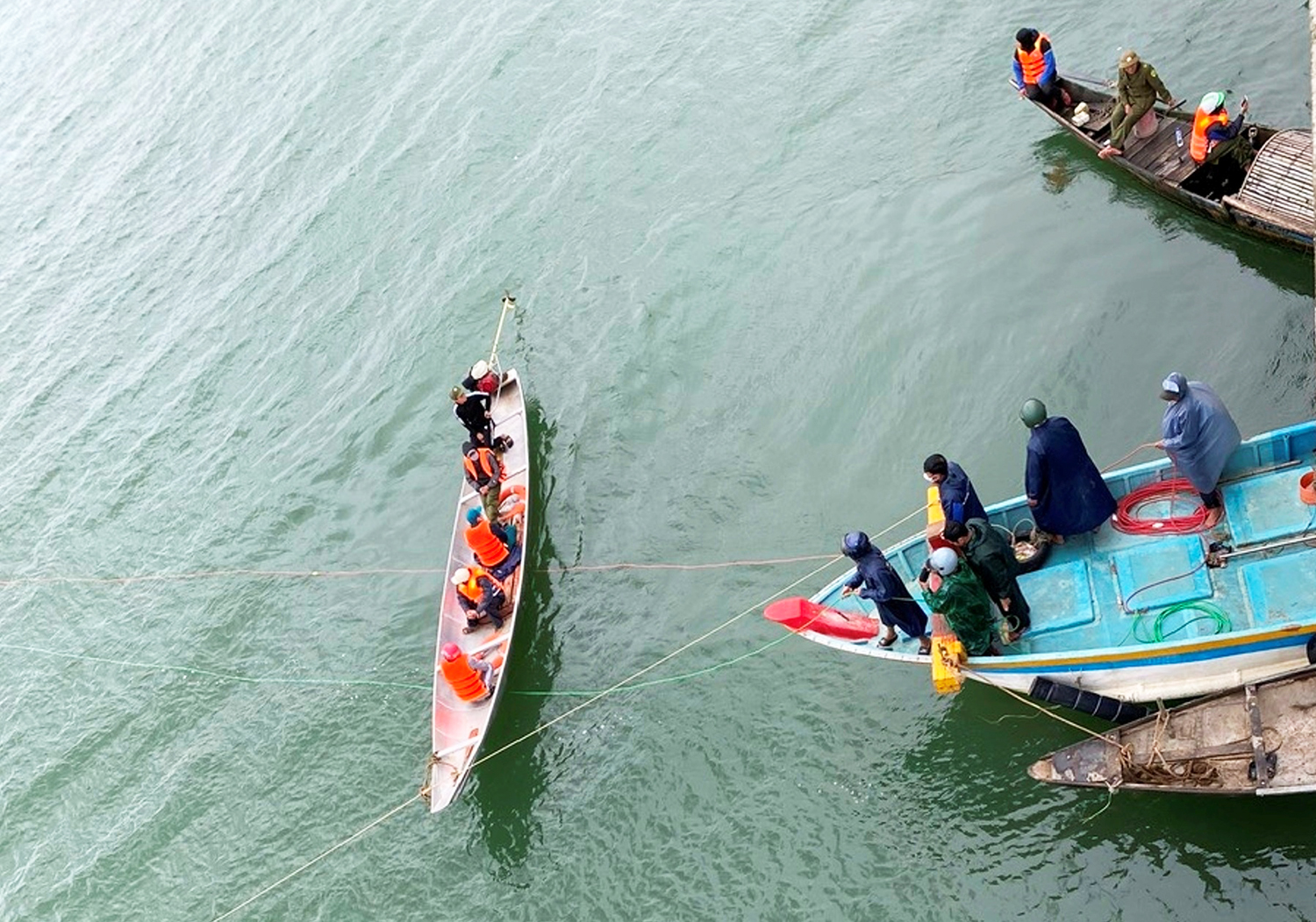 Quảng Ninh: Tìm thấy thi thể nam thanh niên nhảy cầu Quán Hàu