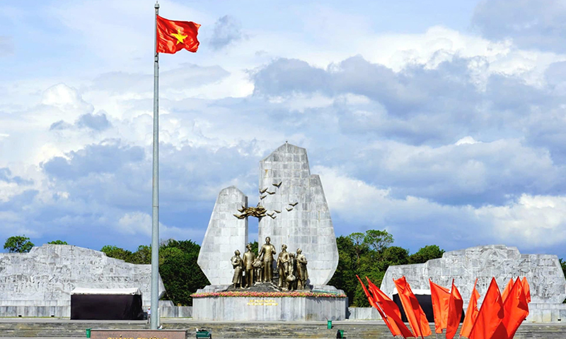 Thông báo treo Quốc kỳ và nghỉ lễ Giỗ Tổ Hùng Vương, Ngày Chiến thắng (30/4), Ngày Quốc tế Lao động (1/5) năm 2025