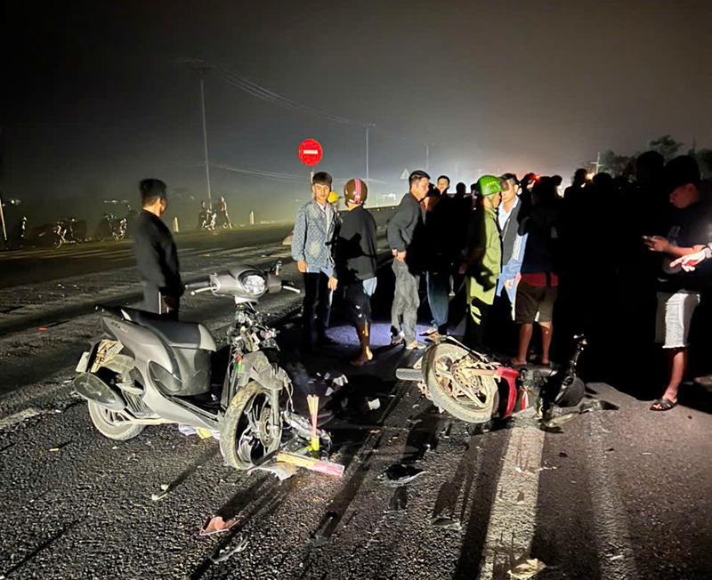 Xe máy tông nhau trên Quốc lộ 1, 3 người thương vong