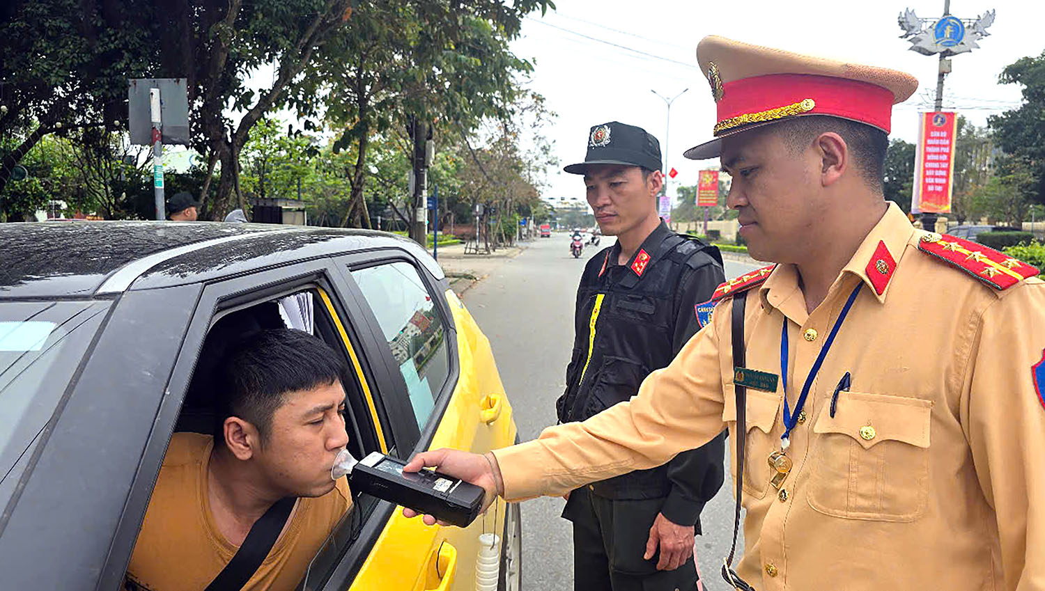 Xử phạt gần 5.360 trường hợp vi phạm giao thông