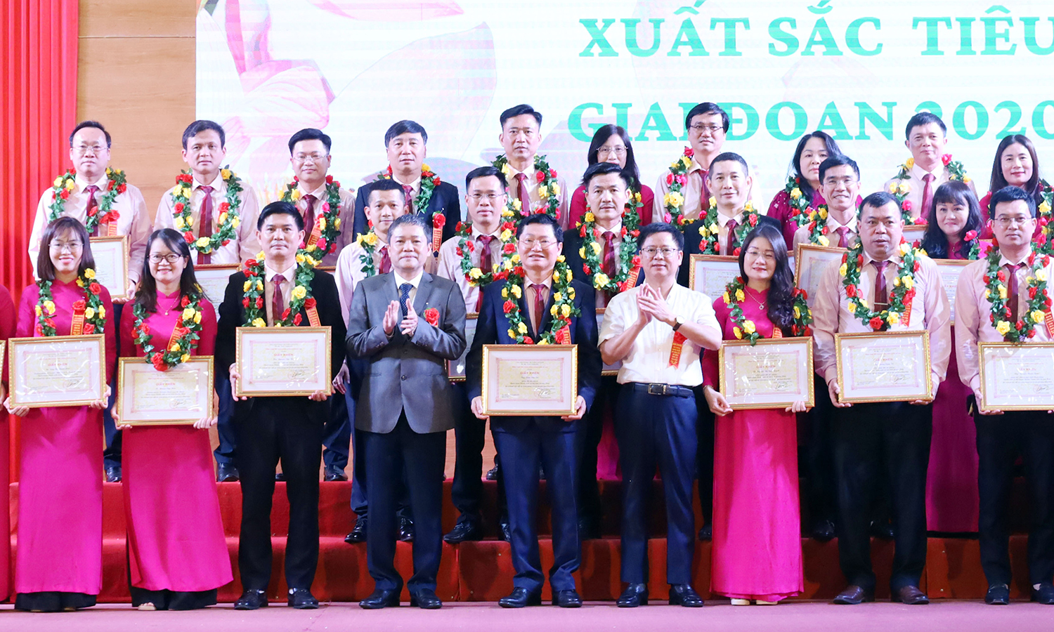 Chủ động phát động các phong trào thi đua yêu nước