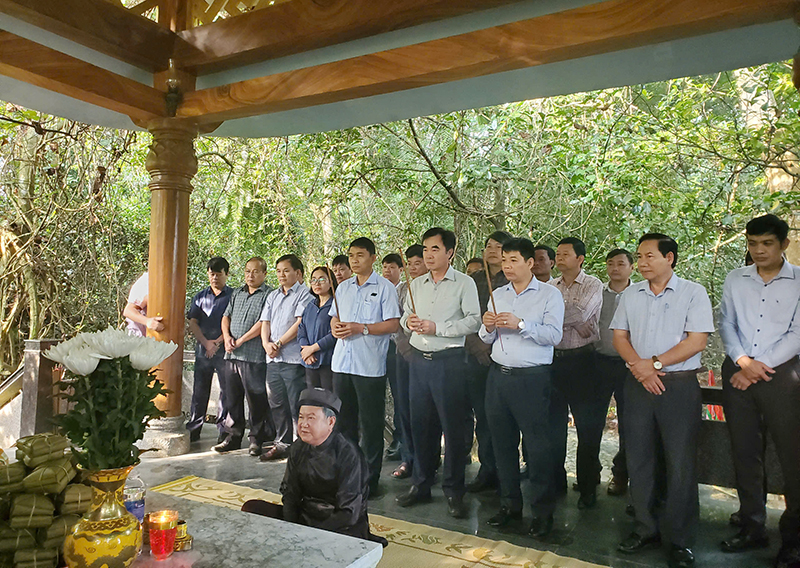 Minh Hóa: Dâng hương chào mừng Hội rằm tháng ba