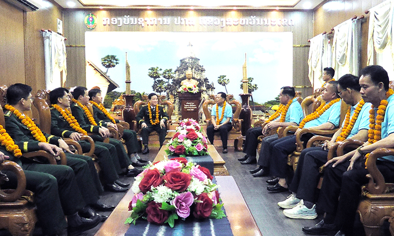 Bộ đội Biên phòng tỉnh thăm, chúc Tết Bunpimay tại tỉnh Khăm Muồn và Sạ-vẳn-na-khệt