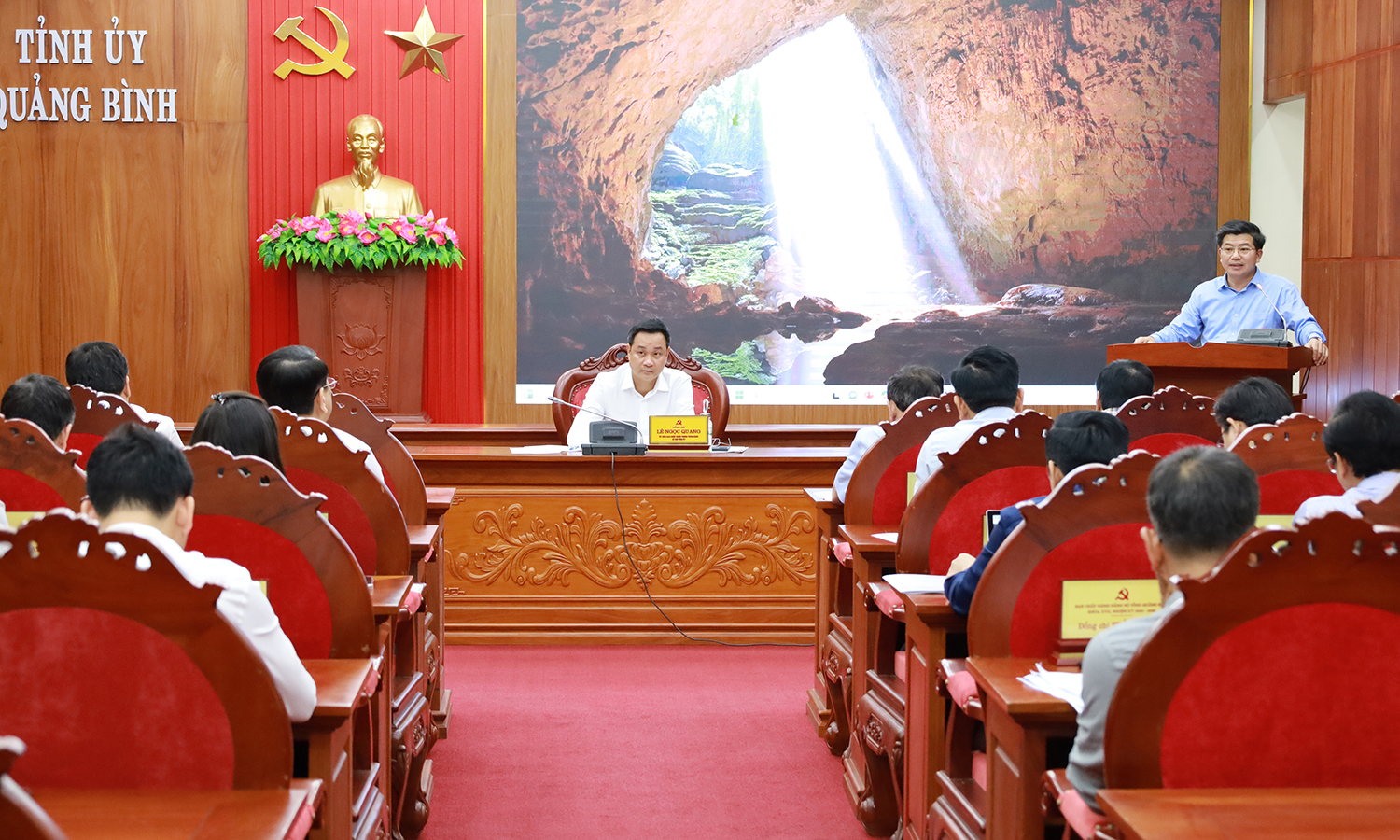 Khẩn trương sắp xếp, tổ chức lại đơn vị hành chính cấp xã, cấp tỉnh