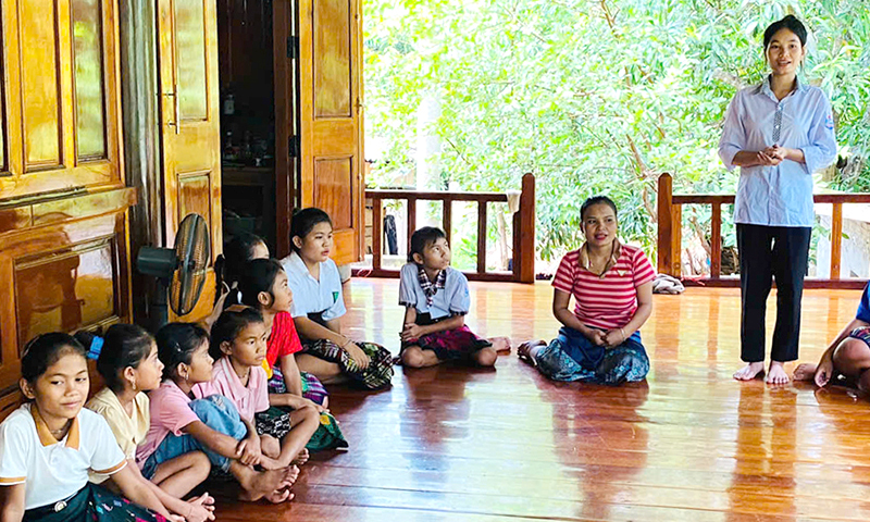 Để phụ nữ và trẻ em được lên tiếng