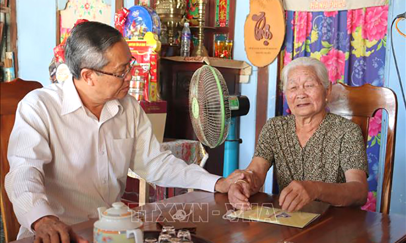 Chủ tịch nước quyết định dành 834 tỷ đồng tặng quà người có công