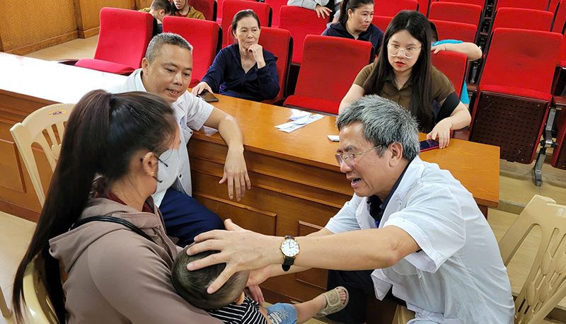 Khám sàng lọc và phẫu thuật miễn phí cho trẻ em khuyết tật