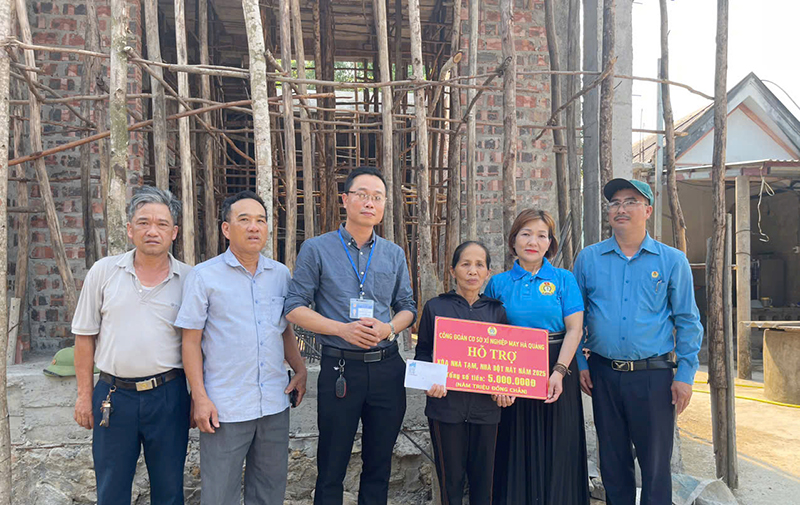 Công đoàn Khu kinh tế: Trao hỗ trợ xóa nhà tạm, nhà dột nát đợt 3