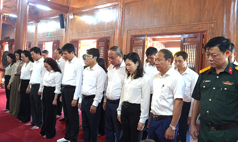 TP. Đồng Hới: Dâng hương tưởng nhớ Bác Hồ và các anh hùng liệt sỹ