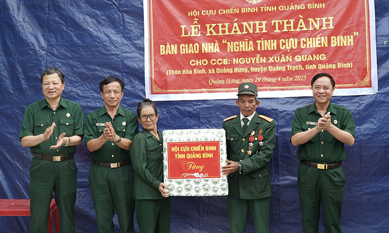 Khánh thành nhà "Nghĩa tình đồng đội" cho cựu chiến binh khó khăn