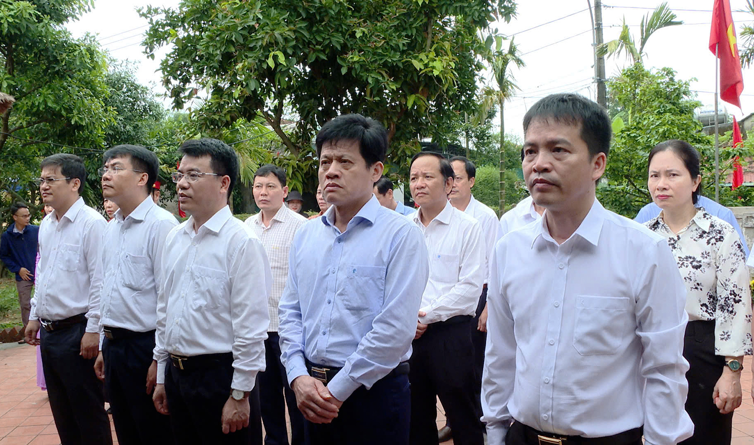 Đồng chí Chủ nhiệm Ủy ban Kiểm tra Tỉnh ủy dâng hương tưởng niệm Đại tướng Võ Nguyên Giáp